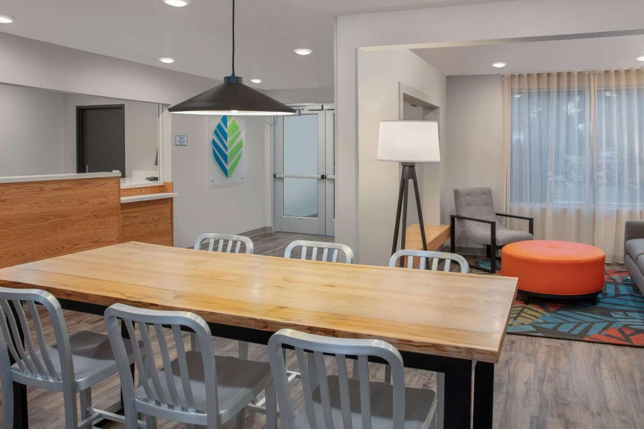 Woodsping Suites Washington Dc East Arena Drive Lake Arbor Luaran gambar